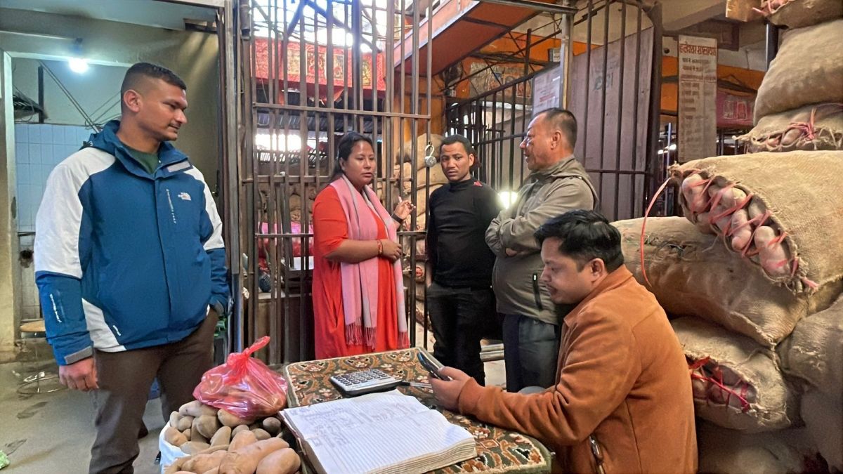 कालीमाटी बजारमा अनियमितता फेला, कडाइ गर्ने चेतावनी