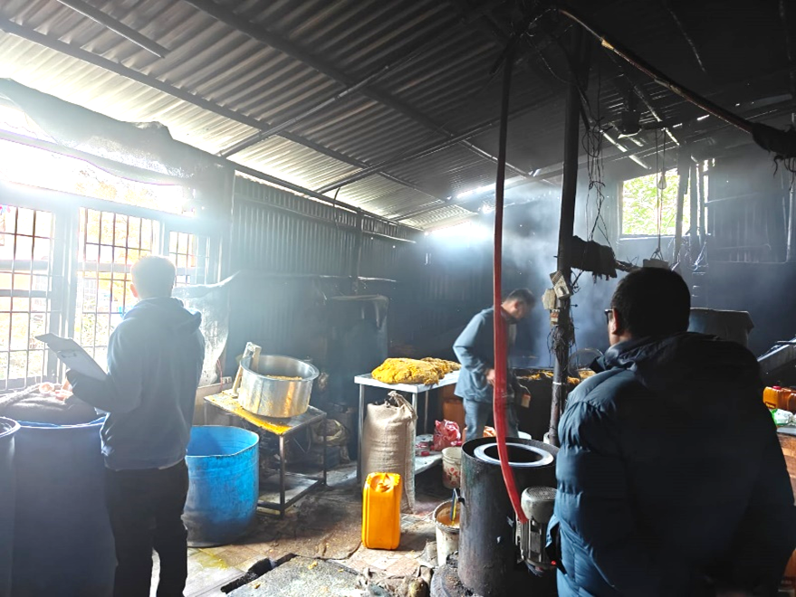 काठमाडौँ उपत्यकामा खाद्य उद्योगको अनुगमन : महालक्ष्मी दालमोठ उद्योग बन्द